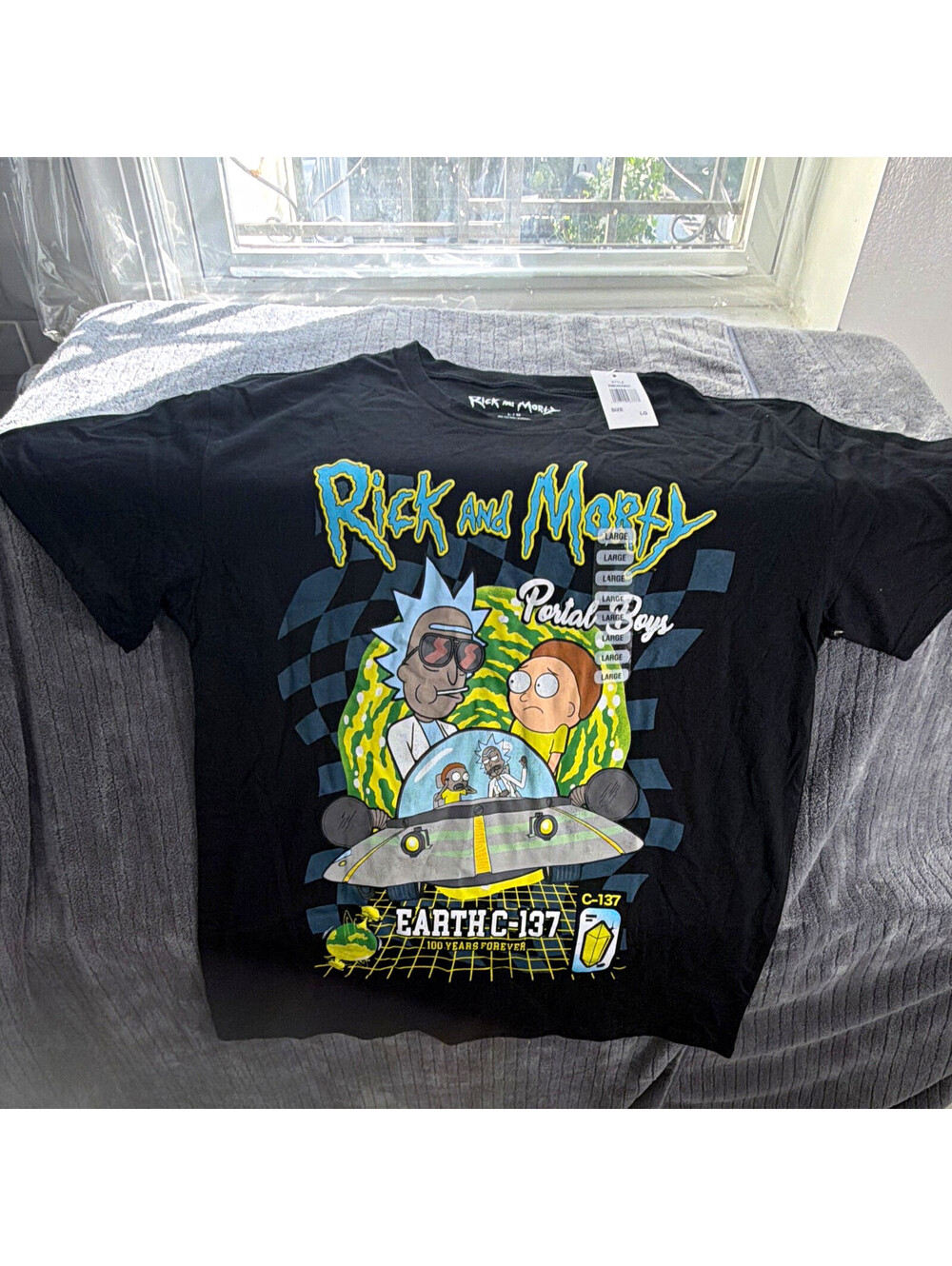 Rick and Morty Portal Boys Earth C-137 Graphic T-Shirt Black Men’s L RIM006XMSC